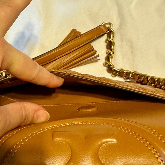 Tory Burch Fleming Convertible bag. - Picture 9 of 12